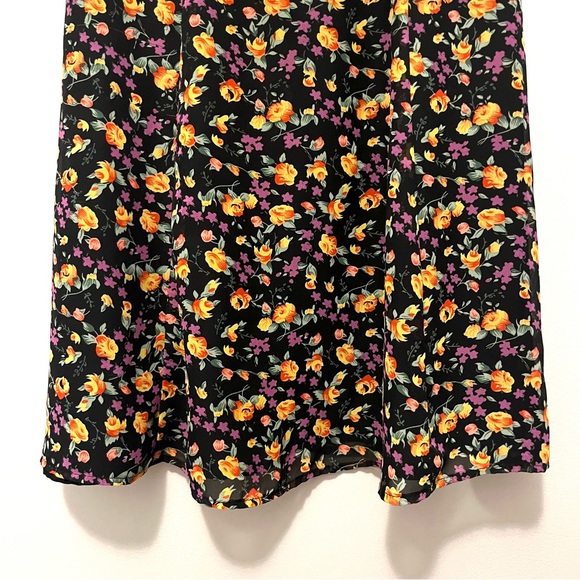 floral short sleeve mini dress with open back - Picture 4 of 16